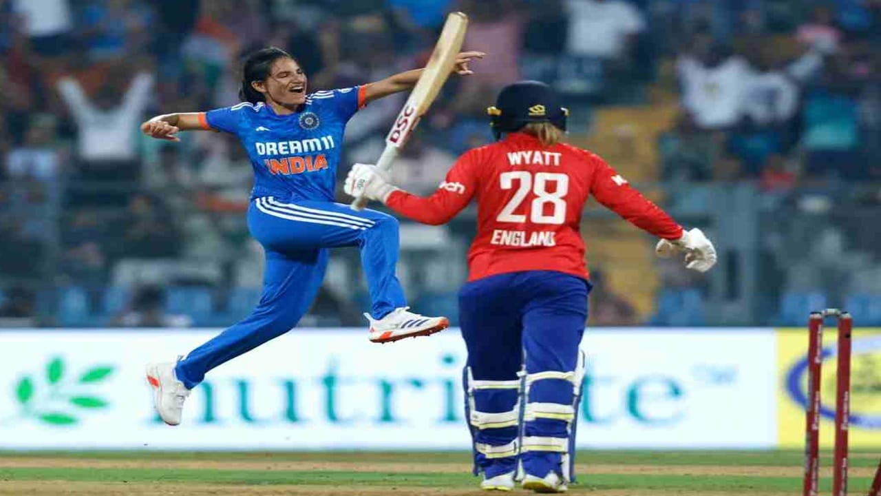 INDW vs ENGW : वूमन्स टीम इंडियाला टी 20i मालिकेत इतके विक्रम करण्याची संधी, दीप्ती शर्मा वर्ल्ड रेकॉर्ड करणार? INDW vs ENGW : वूमन्स टीम इंडियाला टी 20i मालिकेत इतके विक्रम करण्याची संधी, दीप्ती शर्मा वर्ल्ड रेकॉर्ड करणार?