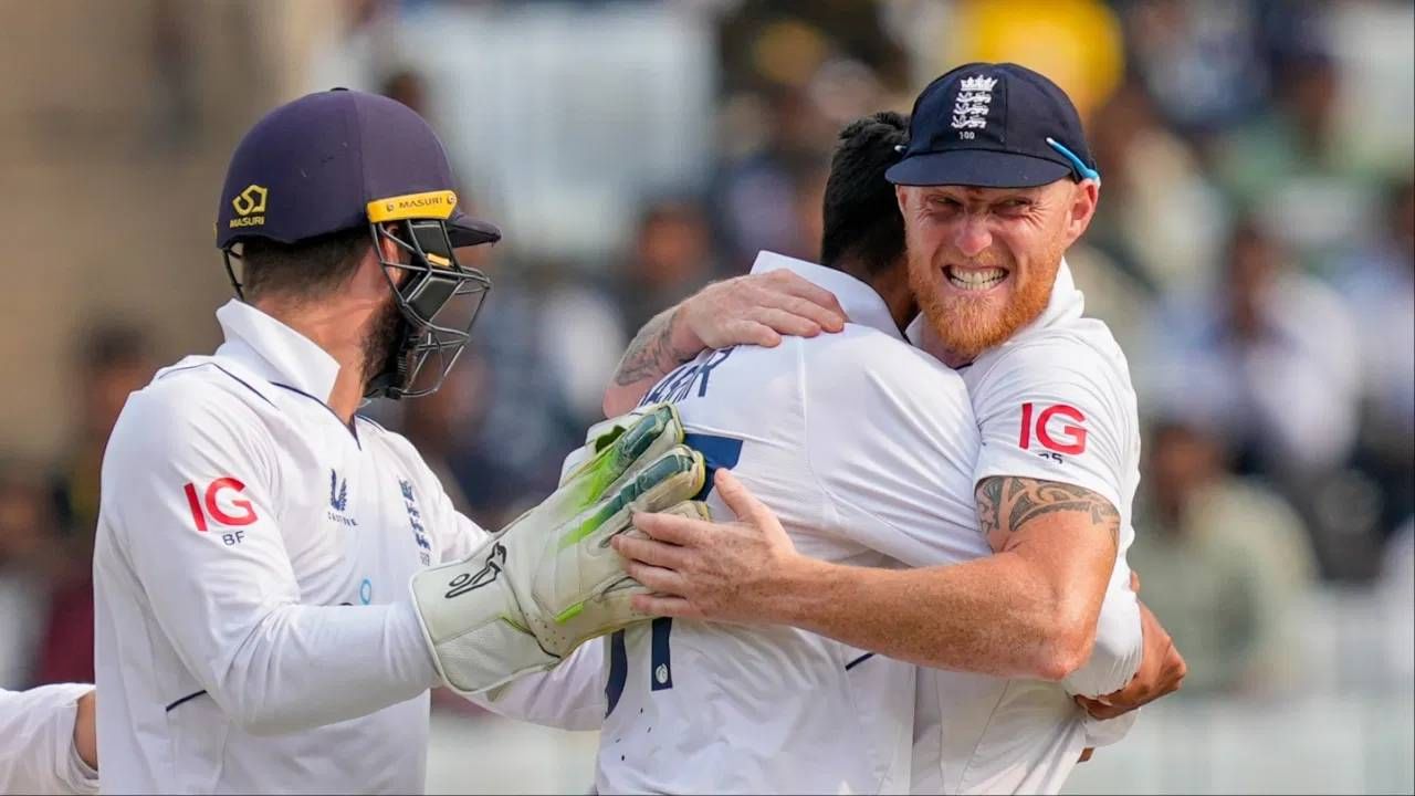 इंग्लंडच्या कसोटी संघात सर्वात श्रीमंत क्रिकेटपटू हा कर्णधार बेन स्टोक्स आहे. त्याची एकूण संपत्ती 105 कोटींची आहे. यात सर्वाधिक कमाई ही एंडोर्समेंट आणि आयपीएल कॉन्ट्रॅक्टमधून होते.  (Photo: PTI)