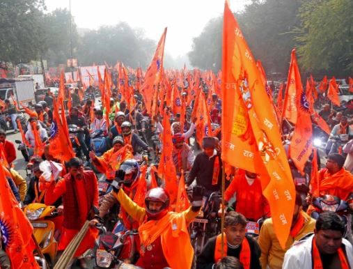 अजूनही येथे हिंदू धर्मीयांना अल्पसंख्याक म्हणून दर्जा मिळालेला नाही. इराणमधील हिंदू धर्मीय तेहराण, इस्फहान या भागात वास्तव्यास आहेत.