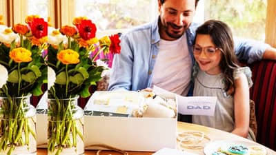 Father Day Gift Idea : कमी बजेटमध्येही फादर्स डे करा खास सेलिब्रेट, बाबांना द्या या भेटवस्तू