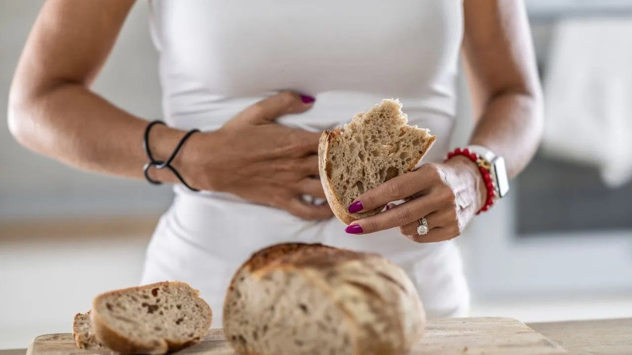 फूड अॅलर्जी आहे की नाही कसे ओळखावे? जाणून घ्या लक्षणे आणि उपचार फूड अॅलर्जी आहे की नाही कसे ओळखावे? जाणून घ्या लक्षणे आणि उपचार