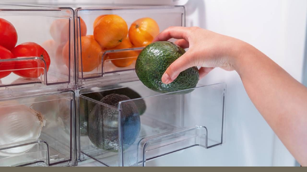 चुकूनही फ्रिजमध्ये ठेवू नका 'ही' फळं, चव आणि पोषण दोन्ही होईल खराब चुकूनही फ्रिजमध्ये ठेवू नका 'ही' फळं, चव आणि पोषण दोन्ही होईल खराब