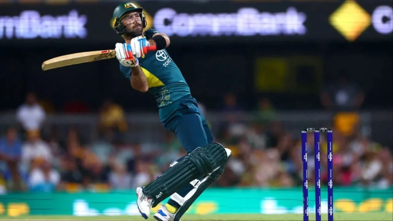 Glenn Maxwell : 13 सिक्सर, 48 बॉलमध्ये शतक, ग्लेन मॅक्सवेलची तुफानी खेळी Glenn Maxwell : 13 सिक्सर, 48 बॉलमध्ये शतक, ग्लेन मॅक्सवेलची तुफानी खेळी