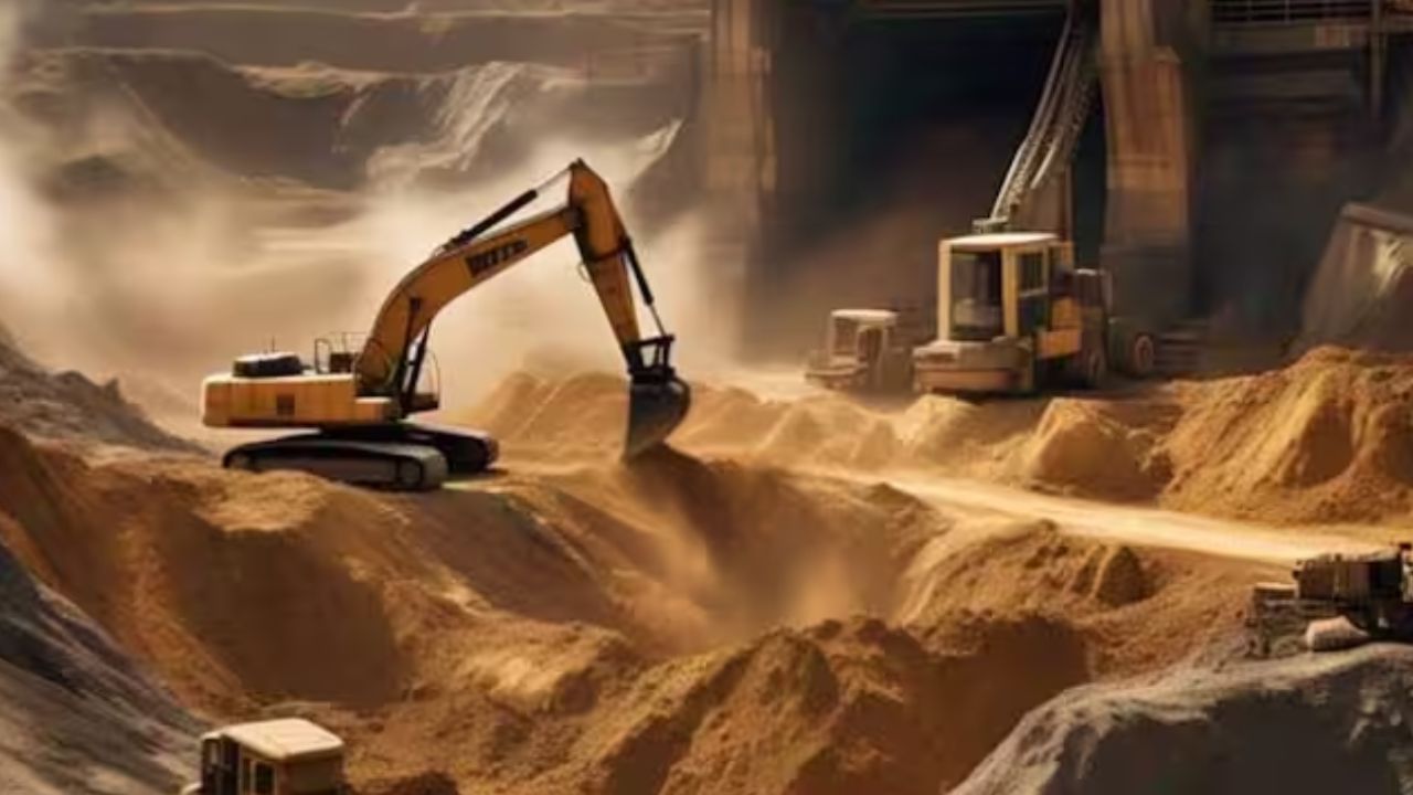 जगातील सर्वाधिक सोन्याचे उत्पादन चीनमध्ये होते. चीनमध्ये सोन्याच्या अनेक खाणी आहेत. त्यातून अनेक टन सोने काढले जाते. एका रिपोर्टनुसार, सन २०२४ मध्ये चीनमध्ये सोन्याचे ३८० टन उत्पादन करण्यात आले. 