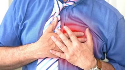 हार्ट फेल होण्याआधी शरीर महिनाभर आधी कोणते संकेत देतं? जाणून घ्या 7 लक्षणे