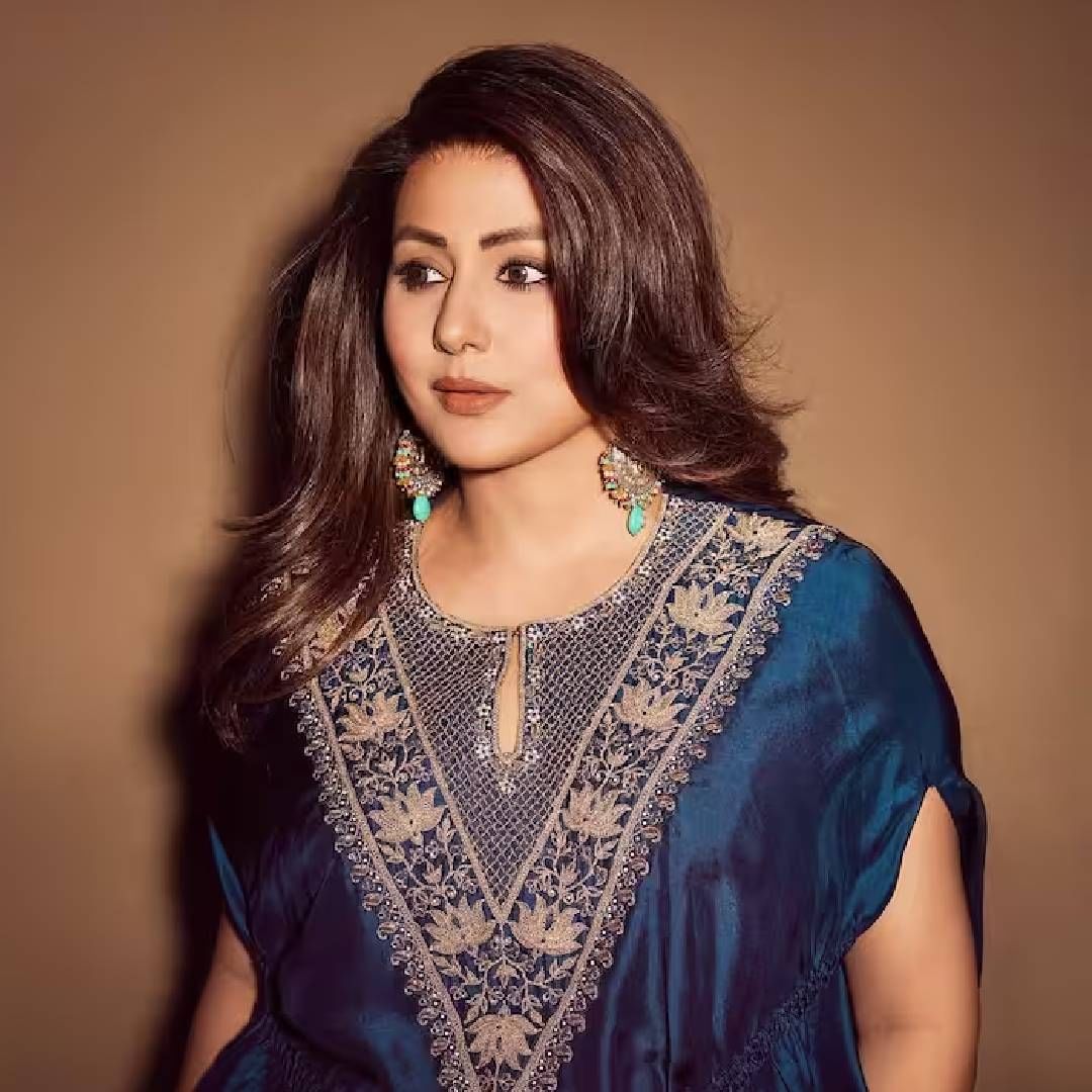 हिनाने 2009 मध्ये गुरुग्रामधील 'सीसीए स्कूल ऑफ मॅनेजमेंट' इथून मास्टर ऑफ बिझनेस अॅडमिनिस्ट्रेशनचं शिक्षण घेतलंय. 
