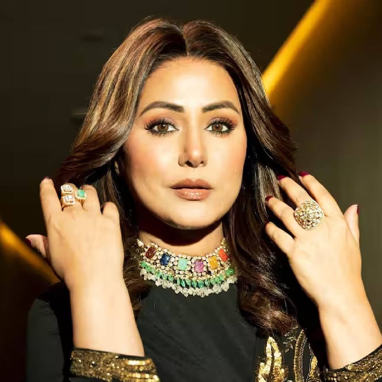 'ये रिश्ता क्या कहलाता है' या मालिकेतून अभिनेत्री हिना खान घराघरात पोहोचली. त्यानंतर तिने बिग बॉस या शोचंही विजेतेपद पटकावलं. 
