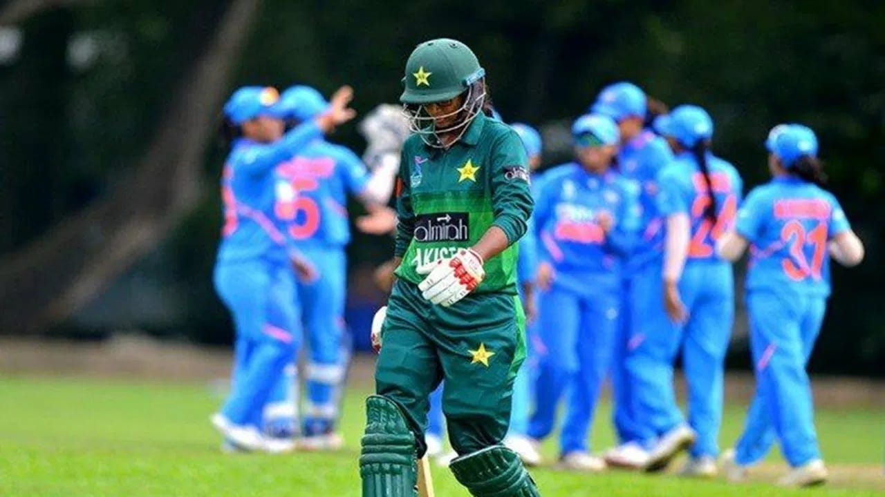 मेन्स आशिया कप टी 20 स्पर्धेचं आयोजन भारतात करण्यात येणार आहे. ही स्पर्धा खेळवण्यात आली तरीही पाकिस्तान भारतात येऊ शकत नाही. तसेच टीम इंडियाही पाकिस्तान विरुद्ध खेळणार नाही. (Photo Credit : BCCI/SLC TWITTER)