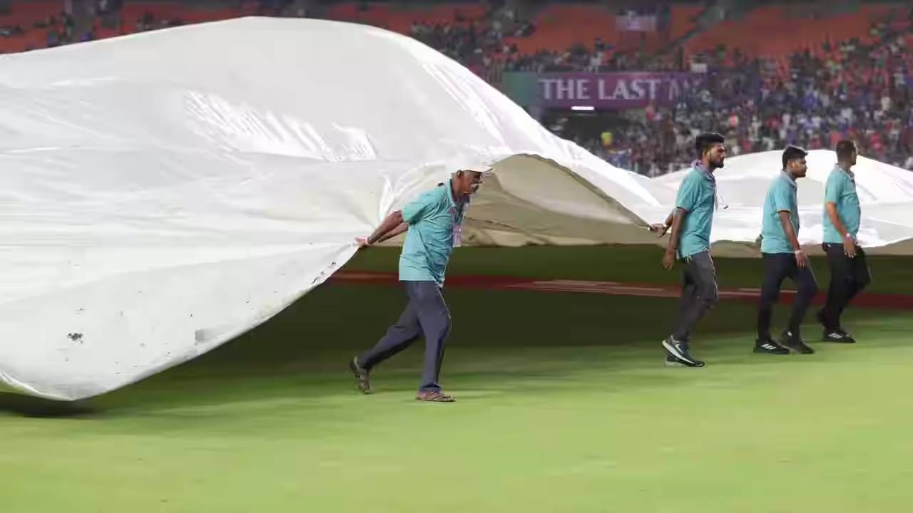 पावसामुळे राखीव दिवशी किमान 5 षटकांचा खेळ होऊ शकला नाही तरच अंतिम सामना रद्द केला जाईल. तसेच, लीग टप्प्यातील 70 सामन्यांनंतर गुणतालिकेत अव्वल स्थानावर असलेल्या संघाला विजेता घोषित केले जाईल. (Photo- BCCI/IPL)