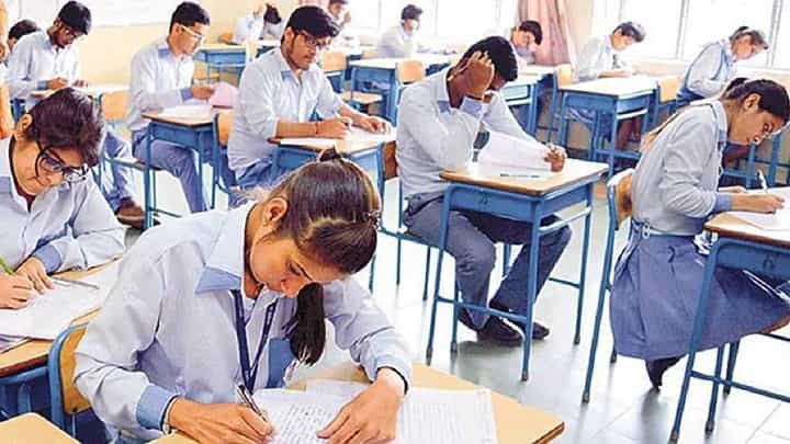 CBSE Board Exam : दहावीच्या विद्यार्थ्यांनो मोठी बातमी, 2026 पासून वर्षातून दोनदा दहावीची बोर्ड परीक्षा CBSE Board Exam : दहावीच्या विद्यार्थ्यांनो मोठी बातमी, 2026 पासून वर्षातून दोनदा दहावीची बोर्ड परीक्षा