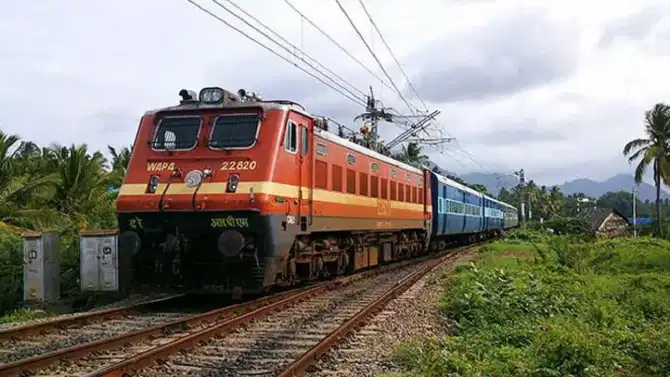 कोट्यवधी भारतीयांच्या खिशाला कात्री, या तारखेपासून रेल्वेच्या तिकीट दरात वाढ