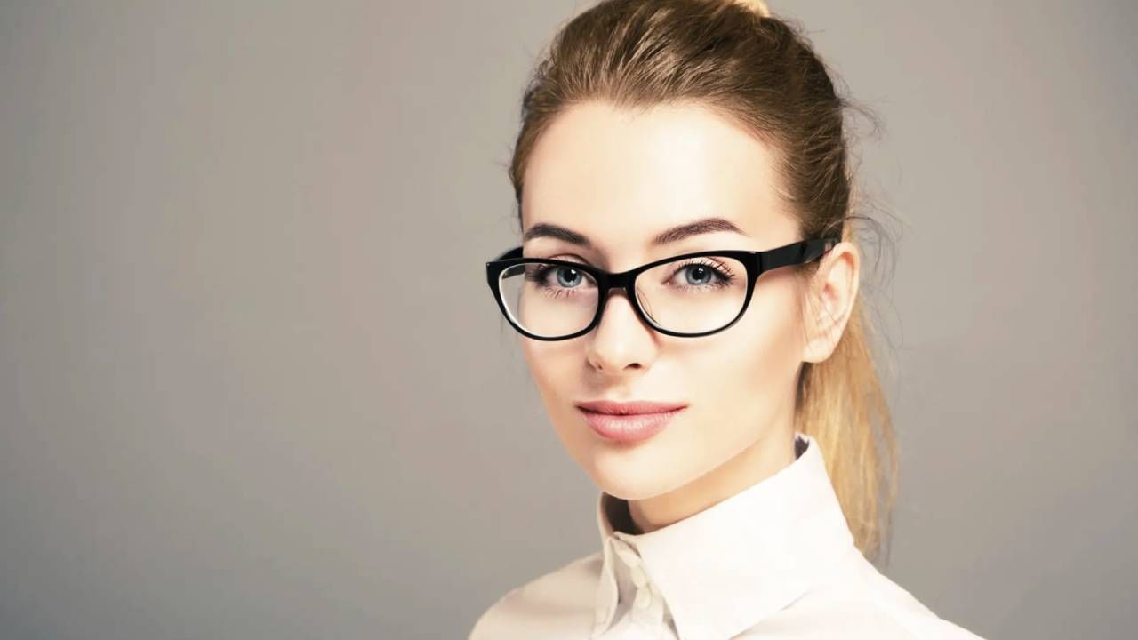 23 सप्टेंबर ते 22 ऑक्टोबर या दरम्यान जन्म झालेल्यांची सूर्य रास तुला आहे. या राशीच्या स्त्रीया या बुद्धिमान असतात. तर चंद्र राशीच्या तुला जातकांचे नाव  रा, री, रू, रे, रो, ता, ती, तू या ते पासून सुरू होते.