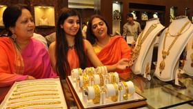 चांदीनंतर सोन्याचे शक्ती प्रदर्शन! दोन्ही धातुत तुफान चांदीनंतर सोन्याचे शक्ती प्रदर्शन! दोन्ही धातुत तुफान
