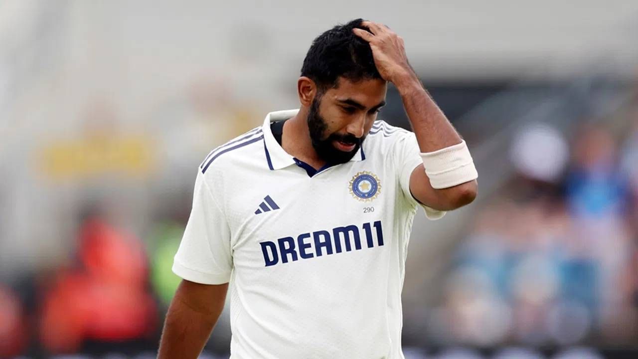 जसप्रीत बुमराहने पहिल्या डावात पाच विकेट घेतल्या आहेत. जर दुसऱ्या डावातही पाच विकेट घेण्यात यश मिळवलं तर जसप्रीत बुमराहही सामनावीराच्या शर्यतीत येईल. (PC-PTI)