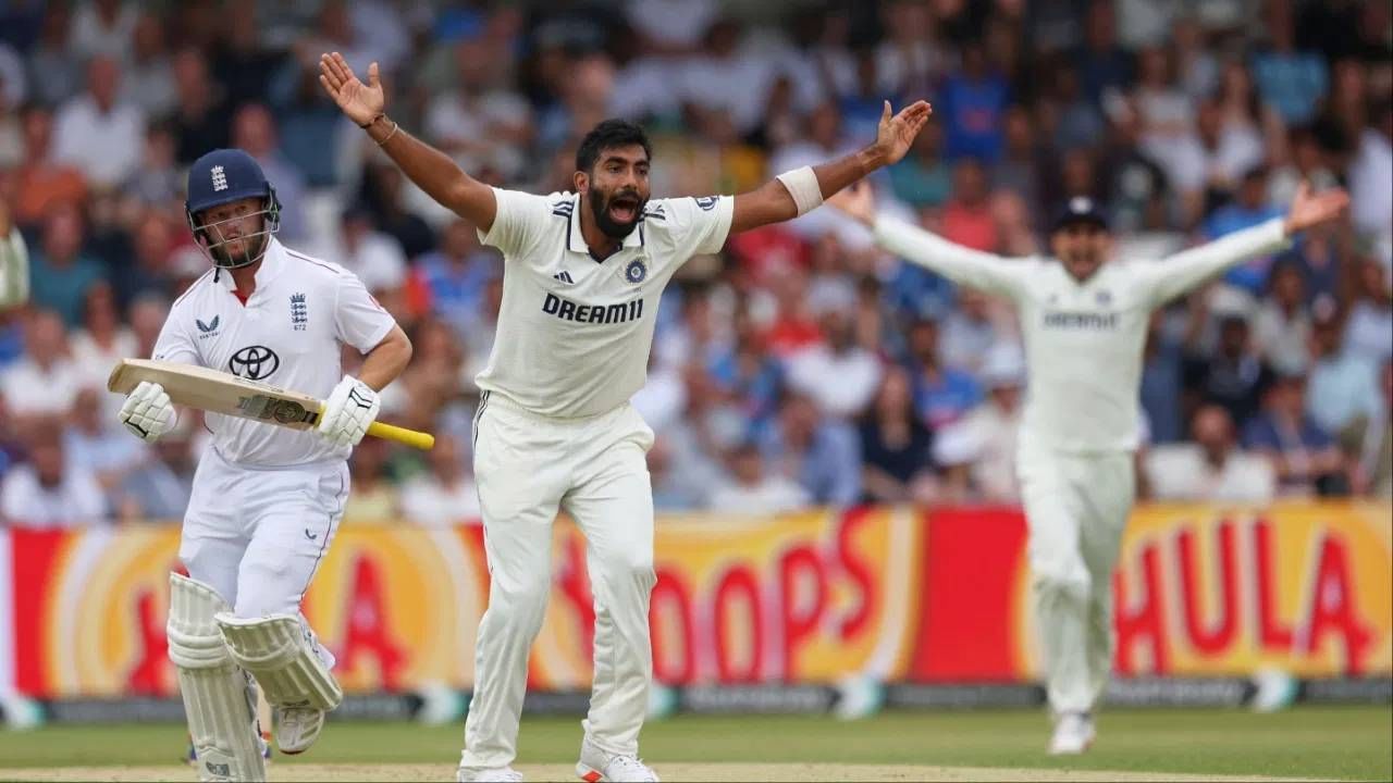 जो रूटला बाद केल्यानंतर जसप्रीत बुमराहचा गिऱ्हाईक असल्याची चर्चा रंगली आहे. कसोटी क्रिकेटमध्ये सर्वाधिक वेळा बाद केलेला खेळाडू जो रूट असल्याची चर्चा रंगली आहे. चला जाणून घेऊयात आकडेवारी (Photo: Getty Images/BCCI)