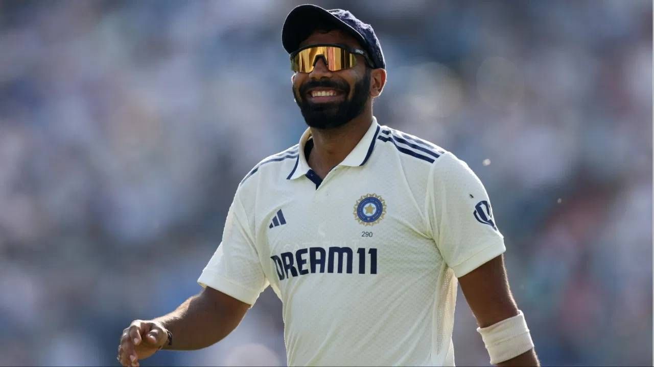 आंतरराष्ट्रीय क्रिकेटमध्ये जसप्रीत बुमराहने जो रूटला 14 वेळा बाद केले आहे. त्यामुळे पॅट कमिन्स त्याच्या मागे आहे. दुसऱ्या डावातही जो रूटची विकेट मिळाली तर कसोटीत क्रिकेटमध्ये बरोबरी साधेल. (Photo: Getty Images/BCCI)