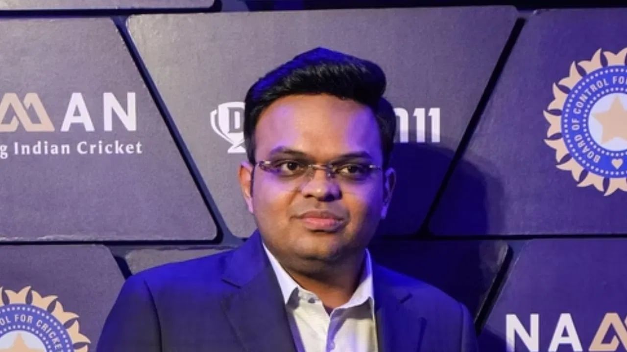 जय आणि रिशीता हे कॉलेजपासून मित्र होते. काही वर्षांनंतर या मैत्रीचं रुपांतर प्रेमात झालं.जय शाह आणि रिशीता हे दोघे 2015 साली विवाबंधनात अडकले. जय शाह आणि रिशीता यांना 3 अपत्य आहेत. (Photo Credit : PTI)