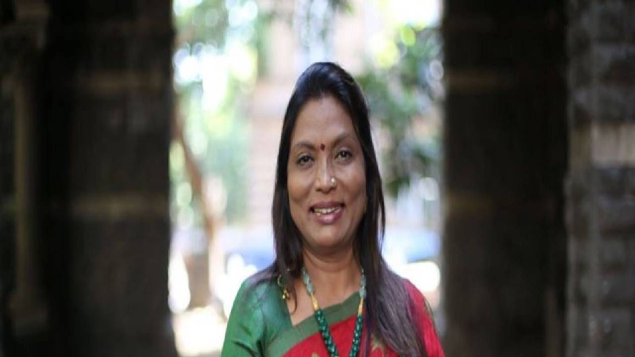 2 रुपये रोजंदारीपासून 2000 कोटींच्या मालकीणीपर्यंत प्रवास, कल्पना सरोज यांची यशोगाथा 2 रुपये रोजंदारीपासून 2000 कोटींच्या मालकीणीपर्यंत प्रवास, कल्पना सरोज यांची यशोगाथा