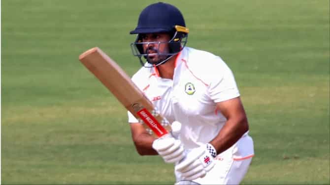 ENG vs IND : बरगड्यांवर बॉलचा फटका, टीम इंडियाच्या फलंदाजाला दुखापत! पहिल्या कसोटीला मुकणार?