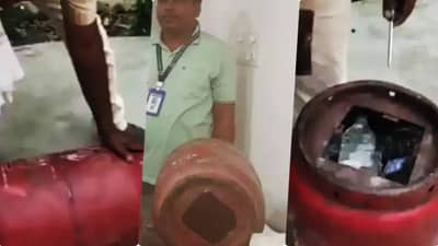 Liquor Smuggling : दारु तस्करीसाठी खतरनाक जुगाड, सिलेंडरचा असा वापर पाहून तुम्ही हैराण व्हाल