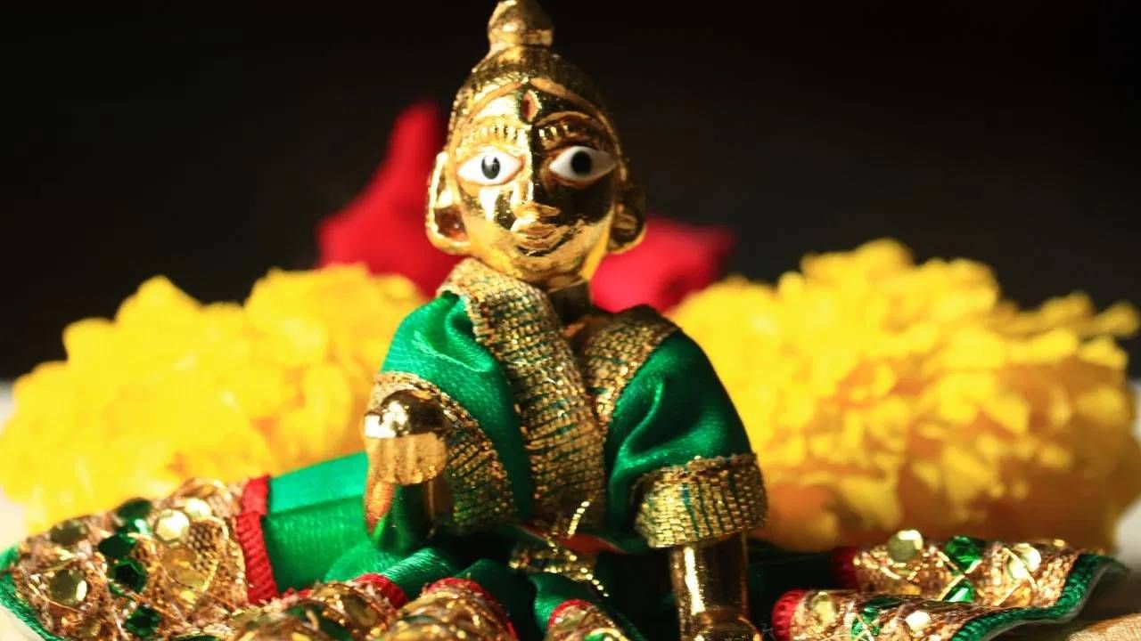 Ladu Gopal Old Clothes: लड्डू गोपाळची पूजा करताना 'या' गोष्टींची काळजी घेणे महत्त्वाचे Ladu Gopal Old Clothes: लड्डू गोपाळची पूजा करताना 'या' गोष्टींची काळजी घेणे महत्त्वाचे