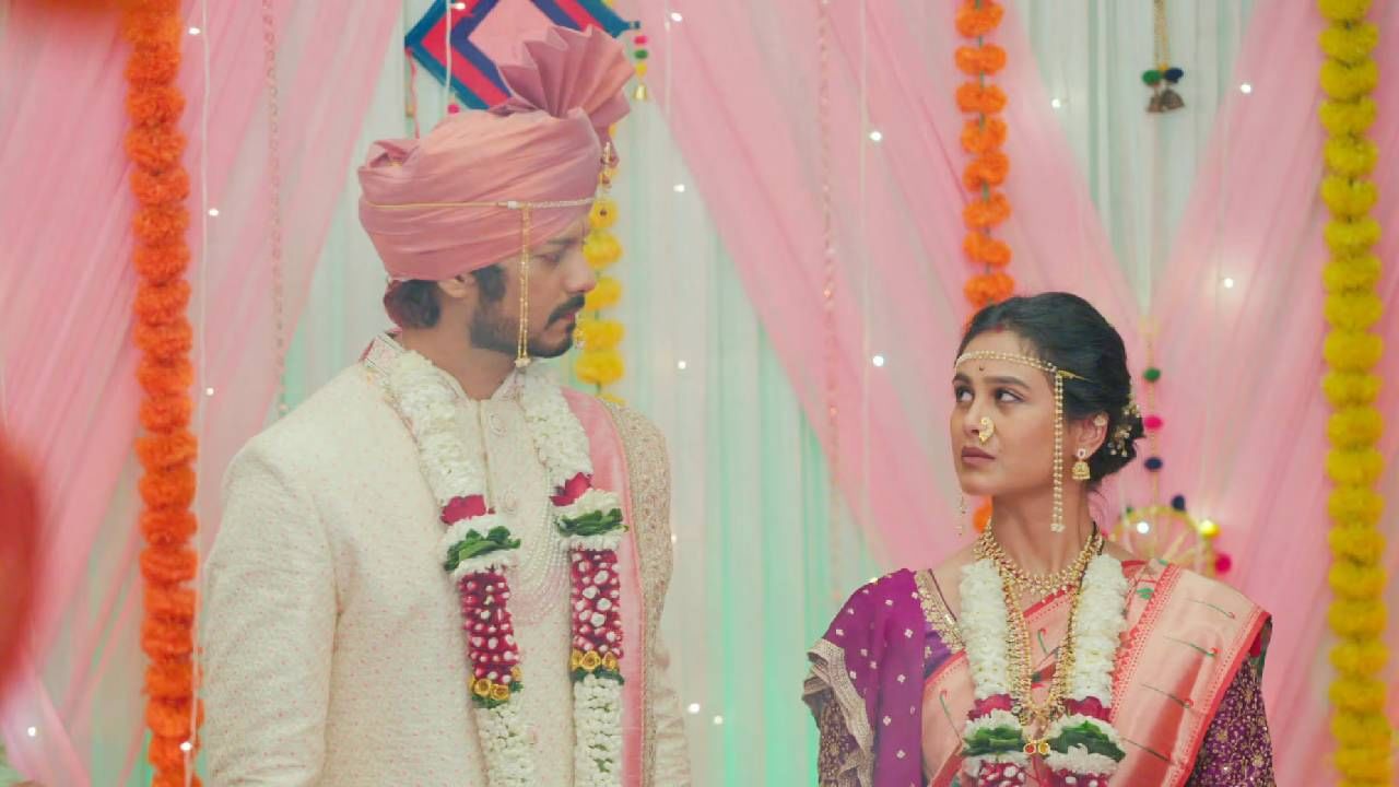 काव्यावरच्या प्रेमाची असलेली एकमेव निशाणी म्हणजेच काव्याच्या नावाचा टॅटू जीवा नष्ट करणार आहे. नंदिनीचा लग्नावरचा विश्वास उडू नये यासाठी जीवाने हा निर्णय घेतला आहे.
