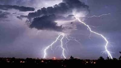 वीज का पडते? जाणून घ्या त्यामागचं विज्ञान आणि बचावाचे उपाय