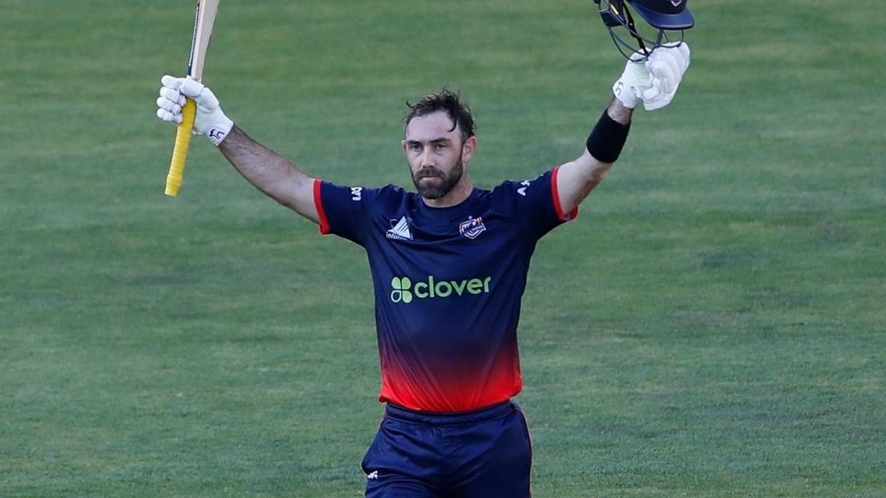 फलंदाजीसाठी सहाव्या क्रमांकावर उतरलेल्या ग्लेन मॅक्सवेलने 49 चेंडूत नाबाद 106 धावा केल्या. त्याने 13 षटकार आणि 2 चौकार मारले. या दरम्यान मॅक्सवेलने 216.33 च्या स्ट्राइक रेटने धावा केल्या. ग्लेन मॅक्सवेलने टी20  क्रिकेटमध्ये 10500 धावाही पूर्ण केल्या. 