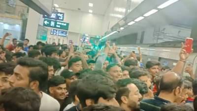 बंगळुरु मेट्रो स्टेशन परिसरात भयानक गर्दीची स्थिती, पाय ठेवण्यासाठी जागा नाही Watch Video