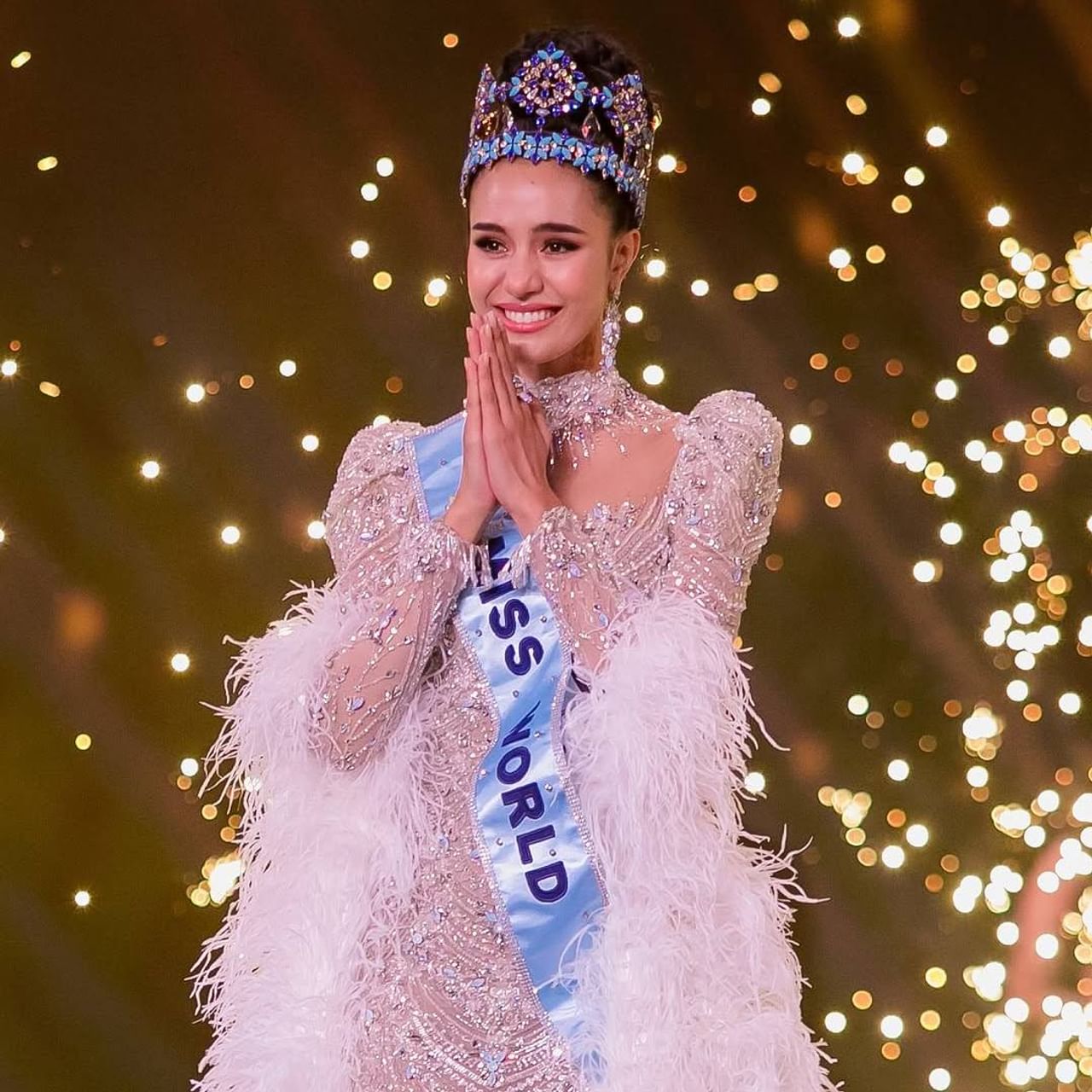 हैदराबाद इथं शनिवारी झालेल्या 'मिस वर्ल्ड' स्पर्धेत थायलंडच्या ओपन सुचाता चुआंगस्री हिने बाजी मारली. गेल्या वर्षीची विश्वसुंदरी क्रिस्टिना पिस्झकोवा हिने ओपल सुचाला हिच्या डोक्यावर विजेतेपदाचा मुकुट चढवला. इथिओपियाची हॅसेट डेरेजे अदमासू हिने दुसरा, तर पोलंडची मेय क्लाजदा हिने तिसरा क्रमांक मिळवला. 
