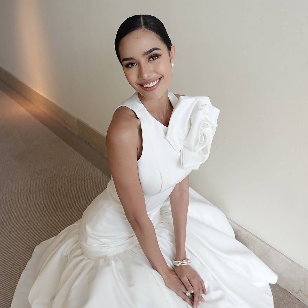 ओपल सुचाताने याआधी मेक्सिको सिटीमध्ये झालेल्या आंतरराष्ट्रीय मिस युनिव्हर्स 2024 स्पर्धेत थायलंडचं प्रतिनिधित्व केलं होतं. या स्पर्धेत ती तिसरी उपविजेती ठरली होती. परंतु 'मिस युनिव्हर्स थायलंड'ची तिसरी उपविजेती म्हणून 12 महिने पूर्ण करण्याआधीच तिने 'मिस वर्ल्ड थायलंड 2025'चा किताब जिंकल्याने तिचा उपविजेतीचा किताब मागे घेण्यात आला. 
