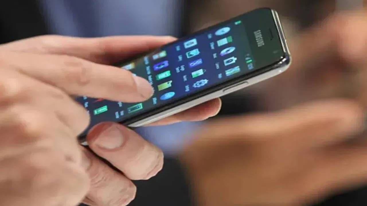 पत्नीचं लफडं पकडण्यासाठी स्पाय अ‍ॅपचा वापर, कोर्टात परावे म्हणून...