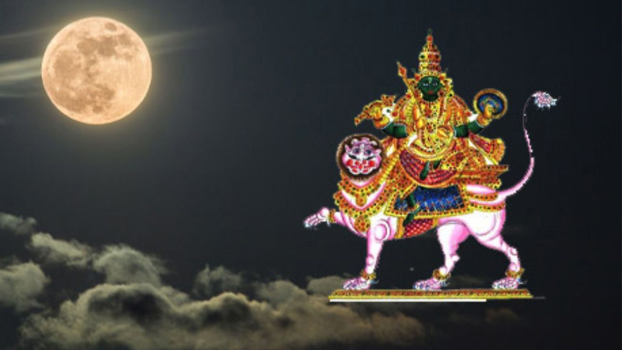 १६ जून रोजी दुपारी १:०९ वाजता, चंद्र कुंभ राशीत संक्रमण करेल आणि तिथे राहूसोबत युती करेल. ही युती काही राशींसाठी विशेषतः फायदेशीर ठरेल, तर काहींना सावधगिरी बाळगावी लागेल. 