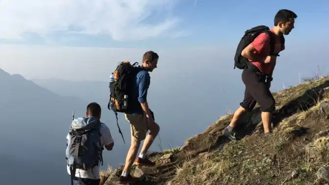 उष्णता वाढली तरी डोंगर चढताना थंडी का वाजते? त्यामागचे शास्त्र जाणून घ्या