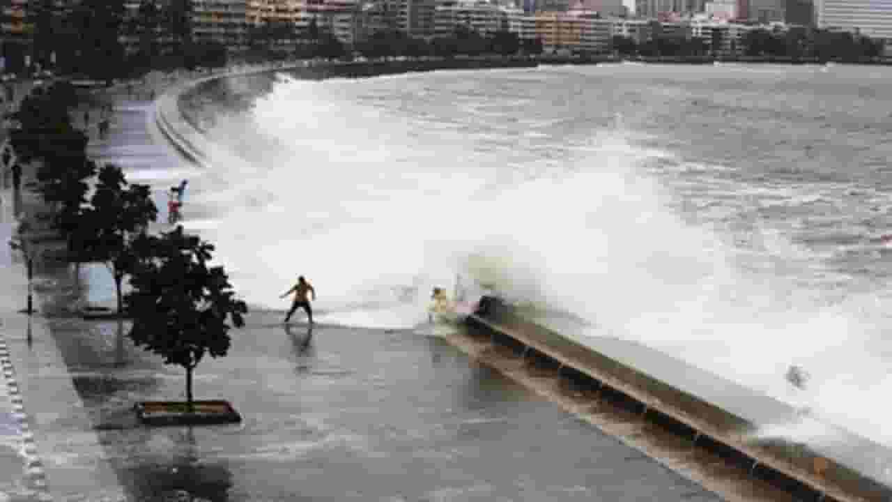 Mumbai High Tight : मुंबईकरांनो सावधान! समुद्रात आज सर्वात मोठी भरती; उंच लाटा उसळणार Mumbai High Tight : मुंबईकरांनो सावधान! समुद्रात आज सर्वात मोठी भरती; उंच लाटा उसळणार