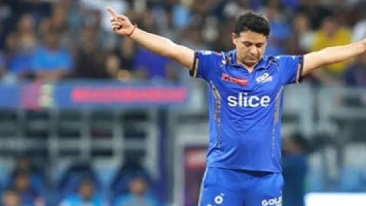 पीयूष चावला टीम इंडियाच्या 2 वर्ल्ड कप विजयी संघात होता. टीम इंडियाने महेंद्रसिंह धोनी याच्या नेतृत्वात 2007 टी 20 वर्ल्ड कप तर 2011 साली वनडे वर्ल्ड कप जिंकला होता. पीयूष चावला या दोन्ही संघाचा भाग होता. (Photo Credit - Screenshot/Instagram)