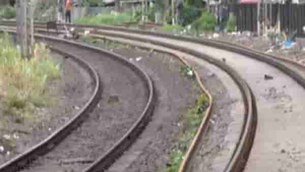 Mumbai Train Accident : मुंब्रा-दिवा स्टेशन दरम्यान 8 प्रवाशांचे जीव गेल्यानंतर रेल्वे बोर्डाने घेतला मोठा निर्णय