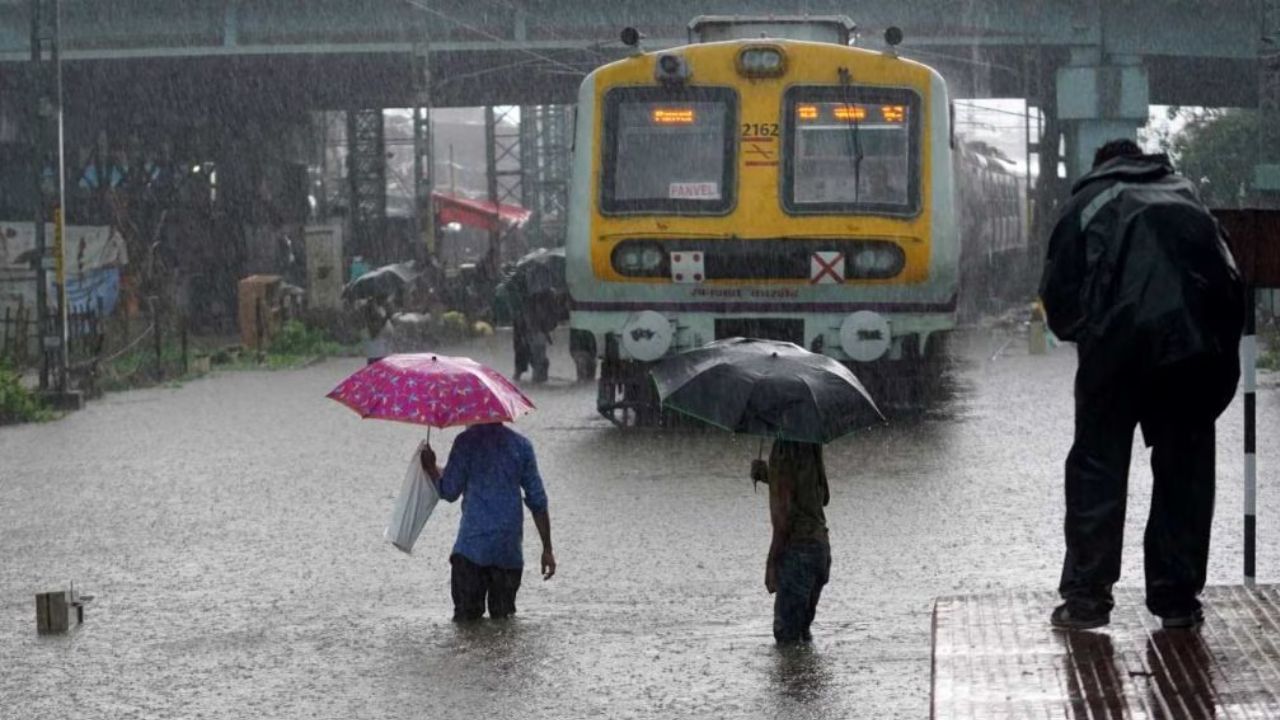 'मुंबईत रेल्वे मार्गावर पाणी साचणार नाही...,' रेल्वे कॉर्पोरेशनचे महत्वाचे पाऊल 'मुंबईत रेल्वे मार्गावर पाणी साचणार नाही...,' रेल्वे कॉर्पोरेशनचे महत्वाचे पाऊल
