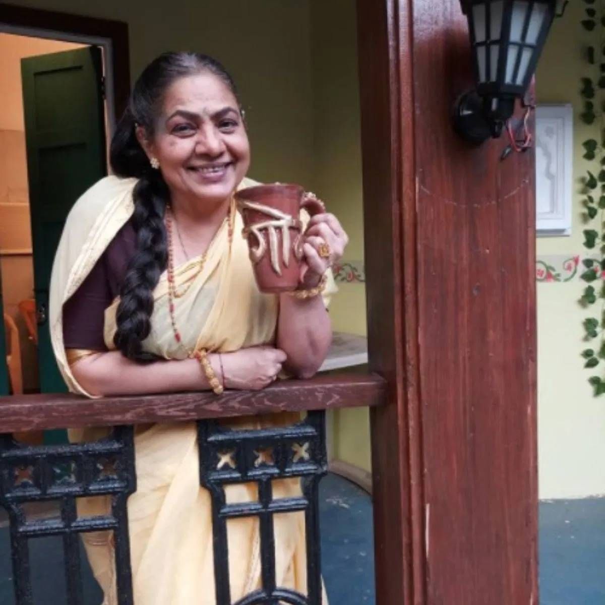 नीलकांती मराठी चित्रपटसृष्टीत खूप प्रसिद्ध आहेत, तरीही त्यांनी अभिनय कारकिर्दीपासून बराच काळ विश्रांती घेतली होती. त्यांनी राष्ट्रीय पुरस्कारही जिंकला आहे. नाना पाटेकर यांच्यासोबतच्या नात्याबद्दल बोलायचे झाले, तर दोघेही आता वेगवेगळे राहतात.