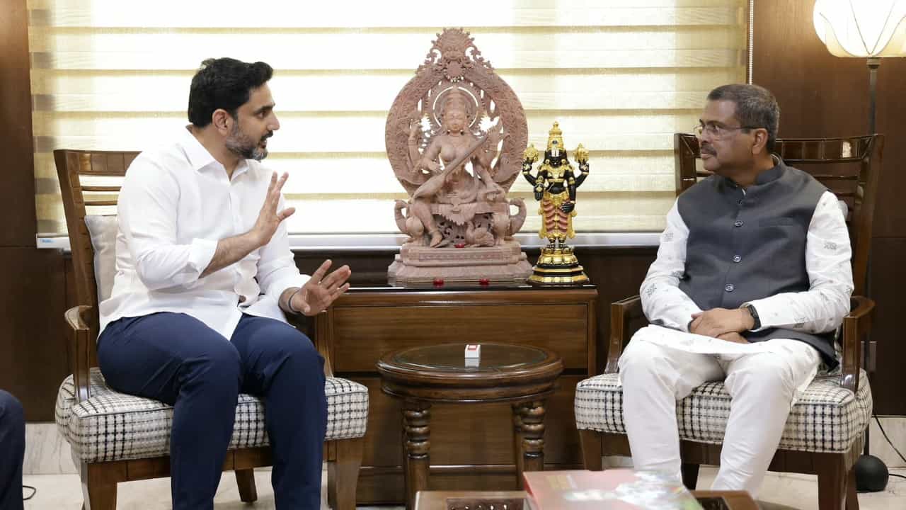 नारा लोकेश यांनी घेतली शिक्षण मंत्री धर्मेंद्र प्रधान यांची भेट, LEAP उपक्रमावर चर्चा