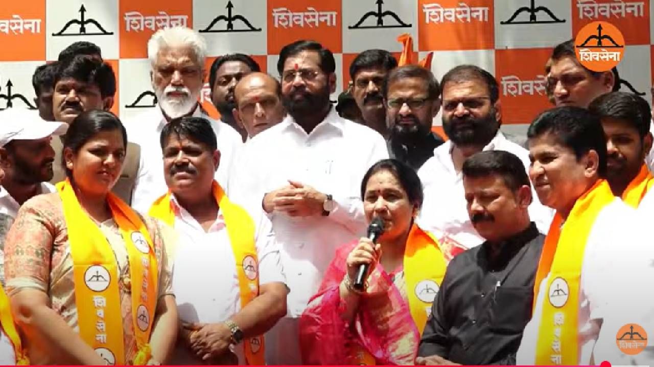 नाशिकमध्ये उद्धव सेनेला शिंदे सेनेचा दे धक्का; नाशिक महापालिका निवडणुकीपूर्वीच लावला सुरूंग, गळती थांबवण्याचे आव्हान नाशिकमध्ये उद्धव सेनेला शिंदे सेनेचा दे धक्का; नाशिक महापालिका निवडणुकीपूर्वीच लावला सुरूंग, गळती थांबवण्याचे आव्हान