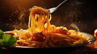 तुम्ही खात असलेले चमचमीत नुडल्स आले कोठून? जाणून घ्या त्यांचा हा रंजक इतिहास