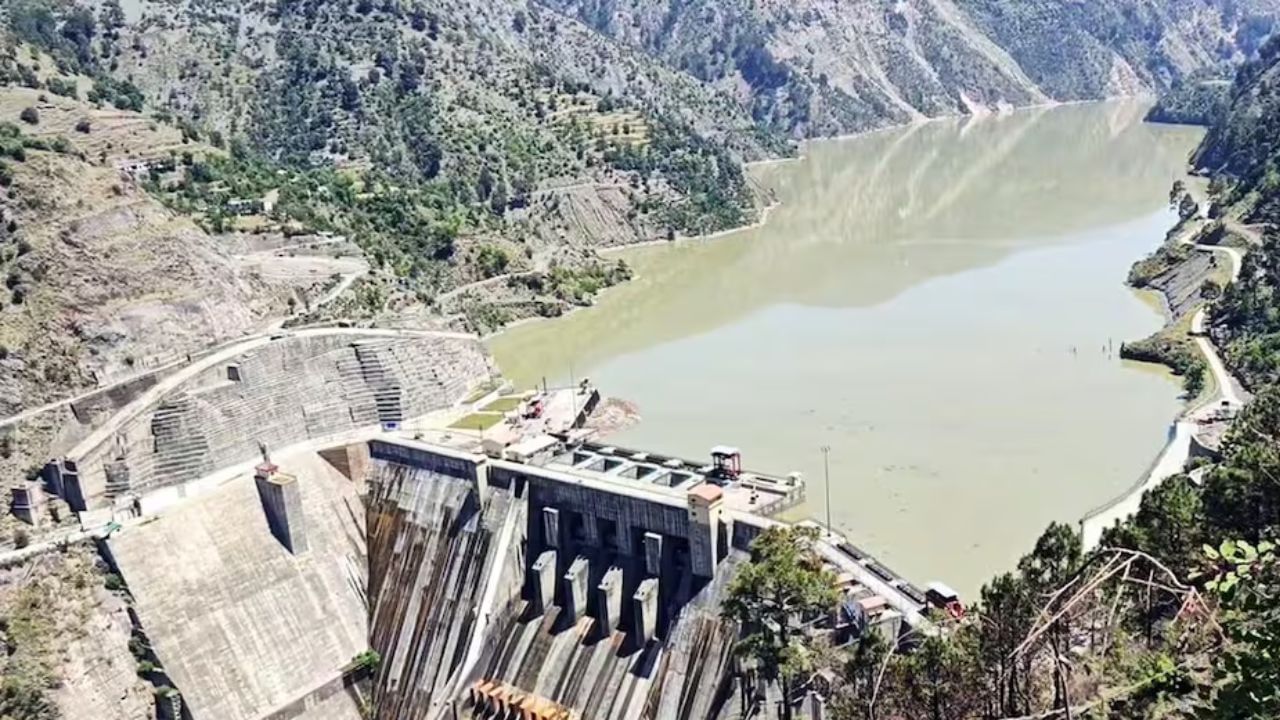 सिंधू जलकरार स्थगितीनंतर पाकिस्तानात गंभीर जलसंकट, धरणातील पाणी मृतसाठ्यांवर, कापूस उत्पादन 30% घटले