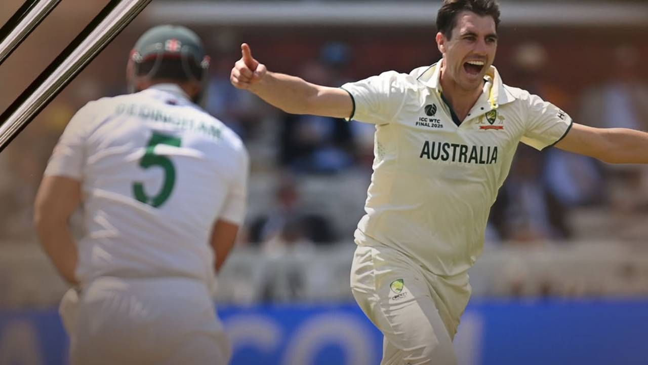 पॅट कमिन्सने 18.1 षटकात 28 धावा देत 6 गडी बाद केले. तसेच कसोटी क्रिकेटमध्ये 300 विकेट घेण्याचा मान मिळवला. कसोटी क्रिकेटमध्ये 300 विकेटचा पल्ला गाठणारा पॅट कमिन्स हा आठवा गोलंदाज आहे. (Photo- ICC Twitter) 