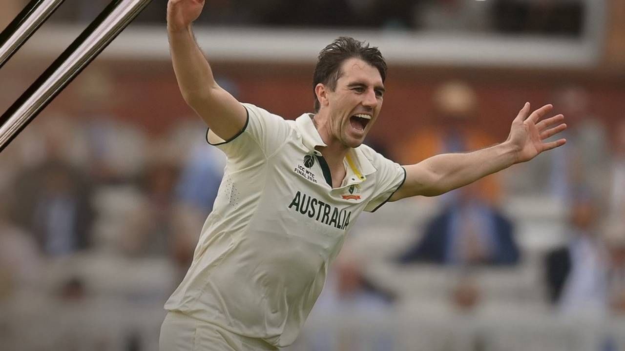 वर्ल्ड टेस्ट चॅम्पियनशिप 2025 स्पर्धेच्या पहिल्या डावात ऑस्ट्रेलियाने बाजी मारली. पहिल्या डावात 212 धावा केल्या होत्या. पण दक्षिण अफ्रिकेचा संघ 138 धावा करू शकला. यामुळे ऑस्ट्रेलियाला 74 धावांची आघाडी मिळाली. या डावात कर्णधार पॅट कमिन्सने  6 विकेट घेतल्या. यासह अनेक विक्रमांना गवसणी घातली आहे. (Photo- ICC Twitter) 