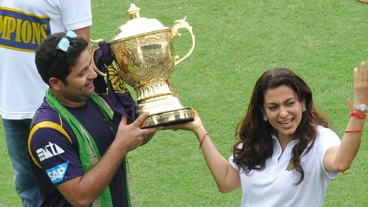 पीयुष चावला याने 2014 साली कोलकाता नाईट रायडर्सकडून खेळायला सुरुवात केली. केकेआर याच हंगामात चॅम्पियन झाली. पीयूषने या हंगामातील 11 सामन्यांमध्ये एकूण 14 विकेट्स घेत केकेआरच्या विजयात निर्णायक भूमिका बजावली होती. (Photo Credit-Subhendu Ghosh/HT via Getty Images)