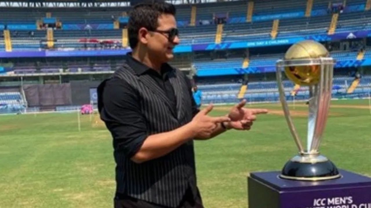 टीम इंडियाच्या या माजी फिरकीपटूने आयपीएल स्पर्धेतून एकूण 52 कोटी 27 लाख रुपयांची कमाई केली आहे.  पीयूष चावला याचं एकूण नेटवर्थ हे जवळपास 65 ते 70 कोटी इतकं आहे. (Photo Credit-Screenshot/Instagram)