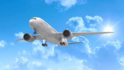 विमान प्रवास करताना अस्वस्थ वाटते? या 5 टिप्स येतील कामी