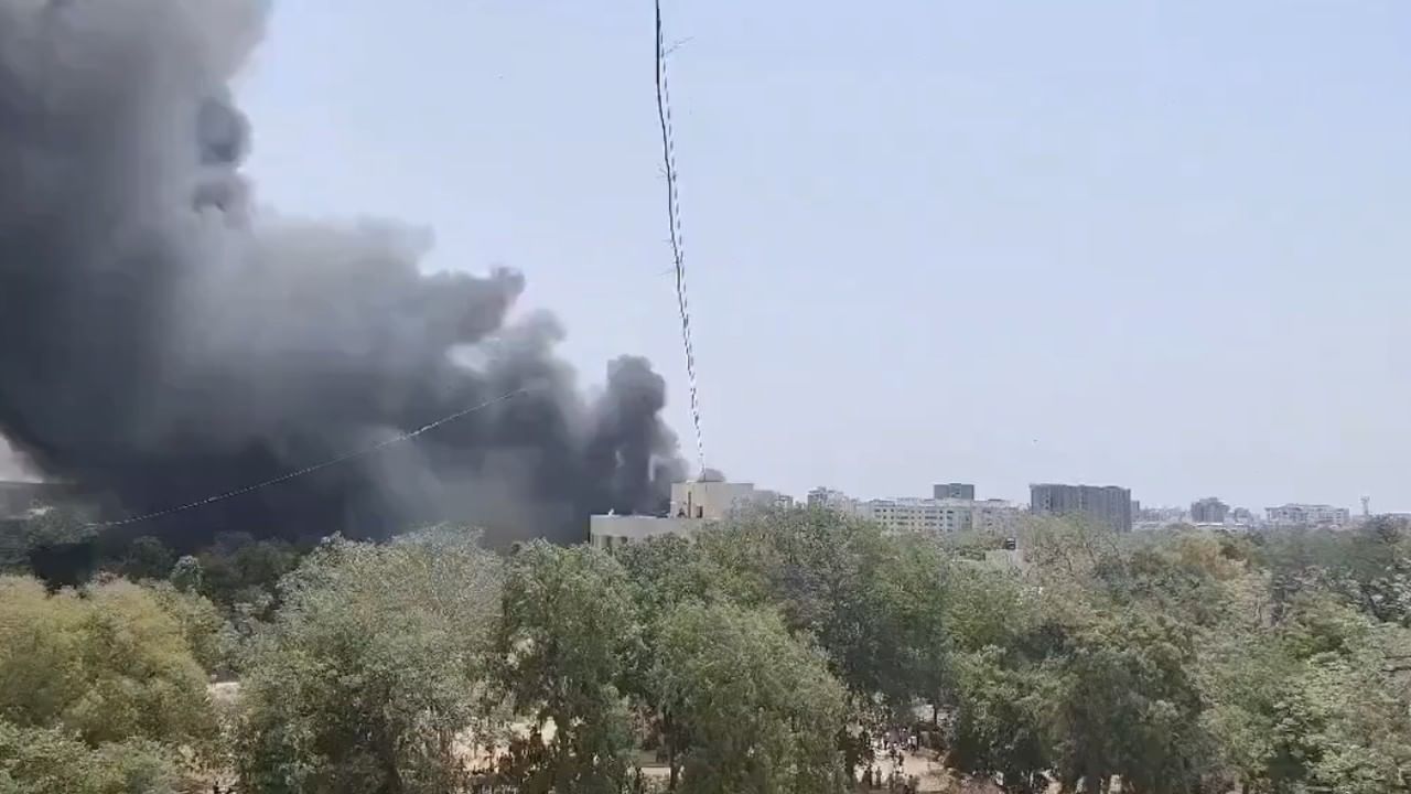 विमान कोसळल्यानंतर एअर इंडियाने दिली महत्वाची अपडेट, कंपनीने नेमकं काय म्हटलं? वाचा...