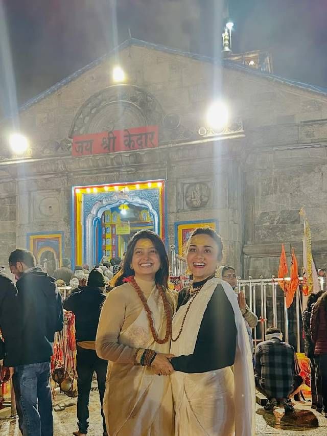 प्राजक्ता माळीने घेतलं केदारनाथचं दर्शन; अमृता खानविलकरही झाली यात्रेत सहभागी प्राजक्ता माळीने घेतलं केदारनाथचं दर्शन; अमृता खानविलकरही झाली यात्रेत सहभागी